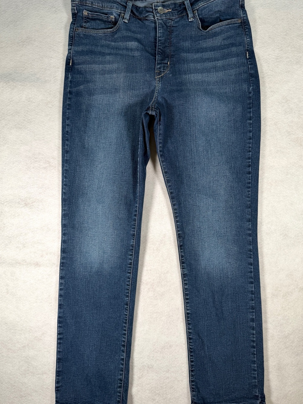 Women's Levi's Signature Slimming Straight Jeans Actual Size 32X28 READ DESCR